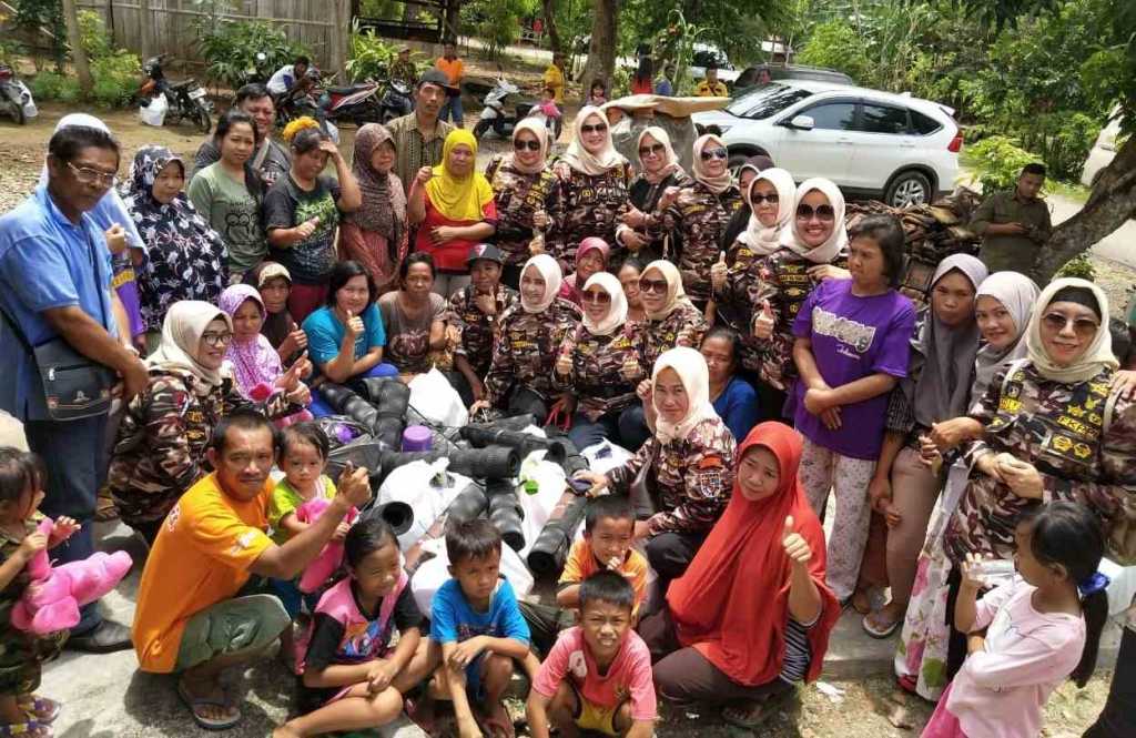 Patut Diacungi Jempol! PD VIII Wanita FKPPI Lampung Kembali Berikan Bantuan Korban Tsunami Tahap III