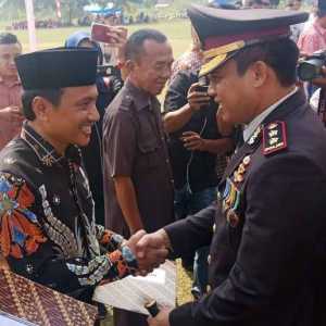 Midi Iswanto Terima Penghargaan dari Kapolres Lampung Tengah