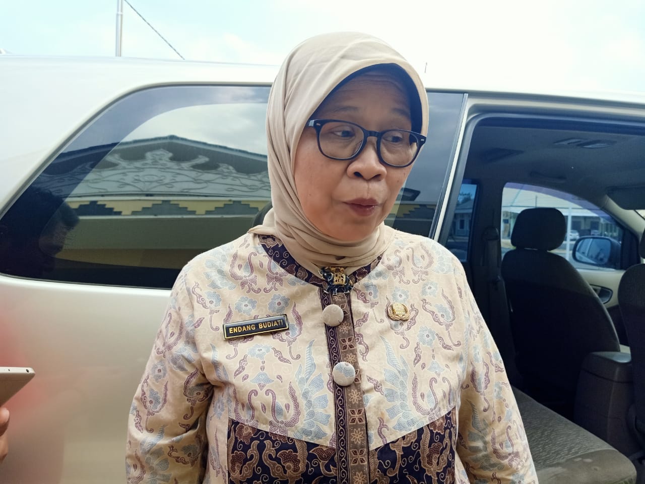 Kepala Inspektorat Kabupaten Pringsewu Endang Budiati saat dikonfirmasi terkait foto bugil diduga ASN Pringsewu, Jumat (18/10). Foto Istimewa