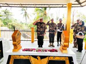 PD FKPPI VIII Lampung Tabur Bunga di Makam Pahlawan Radin Inten II