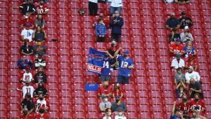 AWAY DAY - Pendukung Buffalo Bills mendukung timnya di kandang Arizona Cardinals, saat musim reguler. (Reuters)