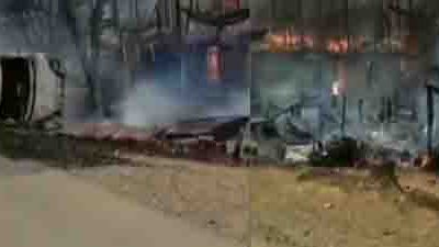 Kebakaran rumah setelah ditabark mobil pengangkut BBM di Lubuuk Linggau
