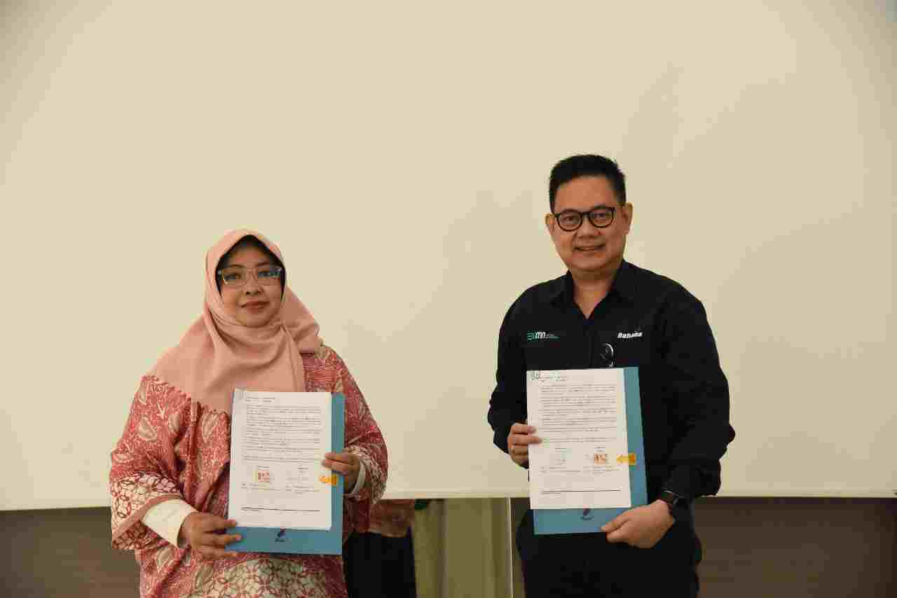 Direktur Teknologi dan Pengembangan PT Dahana Suhendra Yusuf Ratu Prawiranegara penandatanganan bersama BSSN