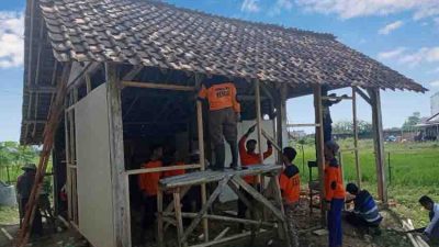 UAR perbaiki rumah di Margakaya