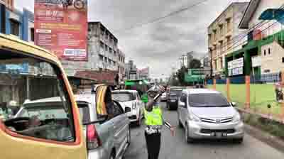kemacetan di Jalinbar Pringsewu, Sabtu (16-7) petang
