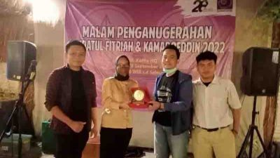 AJI Bandar Lampung kembali serahkan penghargaan kamaroeddin dan saidatul fitriah (ANTARA/HO)