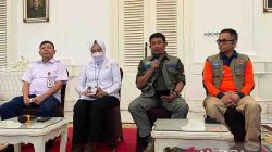 Kepala BNPB Letjen TNI Suharyanto dalam konferensi pers terkait gempa M 5,6 Cianjur di Pendopo Kabupaten Cianjur, Jawa Barat, Selasa (22/11/2022). ANTARA/Devi Nindy/aa.