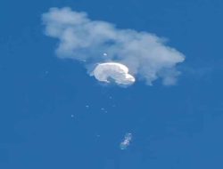 Akhirnya, AS Tembak Jatuh Balon China Raksasa di Atas Atlantik yang Diduga Mata-Matai Militer