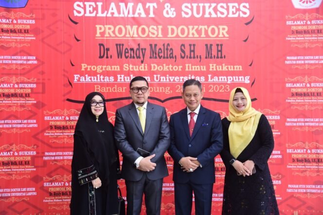 
 Selamat! Tokoh Lampung Wendy Melfa Resmi Sandang Gelar Doktor Ilmu Hukum