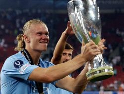 Erling Haaland Sabet Penghargaan PFA Player of the Year, Bukayo Saka Jadi Pemain Terbaik