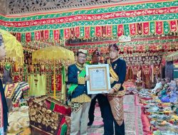 Mahfud MD Dianugerahi Gelar Adat Batin Perkasa Saibani Niti Hukum dari Kerajaan Sekala Brak Kepaksian Pernong Lampung