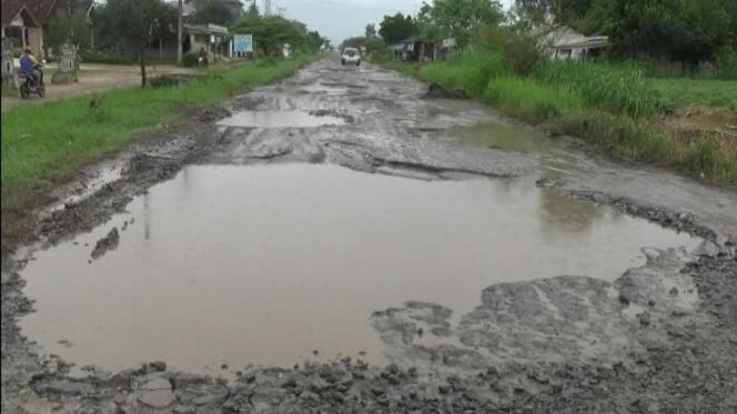 
 Ilustrasi jalan rusak. Foto dok 
