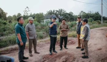 Peninjauan oleh Gubernur Mirza. Foto dok