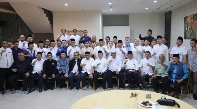 Andi Arief menghadiri bukber yang digelar DPN BMI. Foto dok