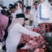 Bupati Lampung Timur Ella Siti Nuryamah meninjau stabilitas harga pangan. Foto dok