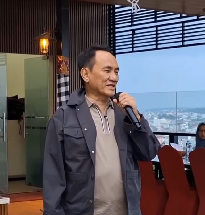 
 Andi Arief menghadiri bukber Alumni SMID PRD di Randu Resto Bandar Lampung (16/3/2026). Foto dok 