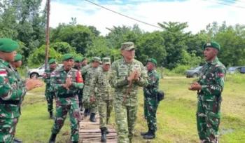 Pangdam XXI/Raden Inten Mayjen TNI Kristomei Sianturi kunjungi prajurit di Pulau Enggano, tekankan semangat, kedekatan dengan masyarakat, dan profesionalisme tugas. Foto dok
