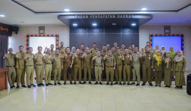 
 Kepala Bapenda Provinsi Lampung Saipul mengumpulkan seluruh Kepala Samsat, Selasa 7 April 2026. Foto dok 