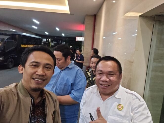 
 Belasan Organisasi Relawan Prabowo Gibran – Jokowi ke Mabes Polri, Laporkan Dugaan Makar Saiful Mujani dkk