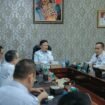 Sekdaprov Lampung Dr Marindo Kurniawan memimpin rapat. Foto dok
