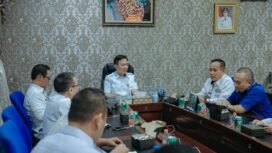 Sekdaprov Lampung Dr Marindo Kurniawan memimpin rapat. Foto dok