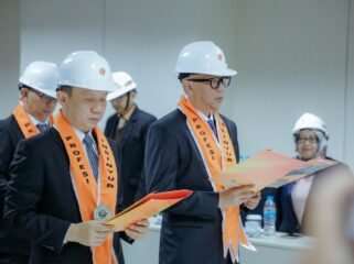 Ukir prestasi. Gubernur Mirza dan Sekdaprov Marindo saat pengukuhan Insinyur Program PPI Unila di Grand Mercure Hotel Lampung, Minggu 26 April 2026. Foto dok