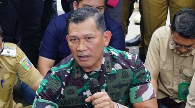 Pangdam XXI Radin Inten Mayjen Kristomei Sianturi sosok yang dekat dengan rakyat. Foto dok