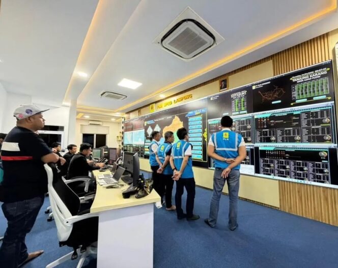 
 PT. PLN (Persero) Unit Induk Distribusi (UID) Lampung berhasil memulihkan 100 persen sistem kelistrikan di Provinsi Lampung pascagangguan pada sistem interkoneksi Sumatra. (Dok. PLN Lampung).
