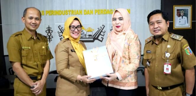 
 Kadis Perindag Provinsi Lampung Zimmi Skil, saat memimpin Sertijab Sekretaris Perindag Provinsi Lampung di Aula Disperindag Provinsi Lampung, Senin 22 Juni 2026. Foto dok