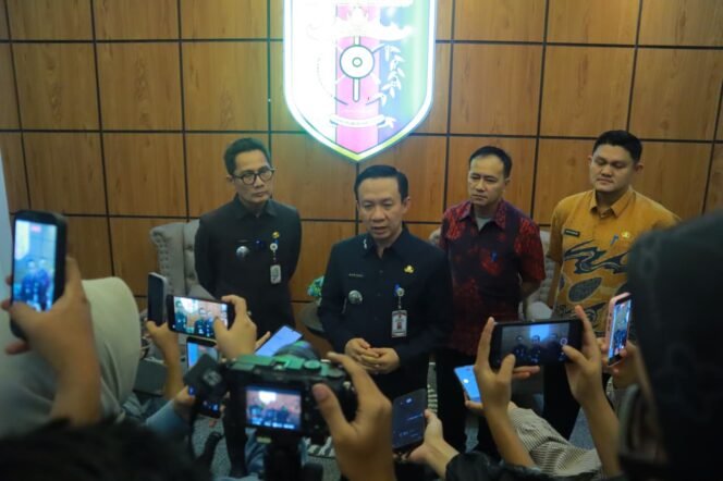 
 Sekdaprov Marindo Kurniawan memberikan keterangan pers, Jumat (7/8/2026). Foto dok 
