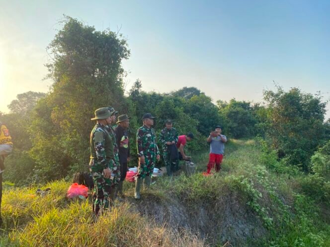
 Pangdam XXI/Radin Inten Kerahkan Prajurit Yonif TP 943/DPC untuk Bantu Pemadaman Karhutla di Way Kambas