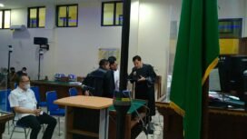 Ketua Satuan Pengendali Internal (SPI) Unila yang juga Tenaga Ahli di Pemkab Way Kanan, Budiyono (duduk di kursi). Foto Istimewa