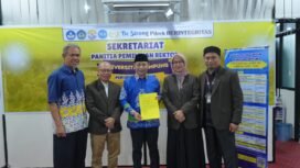 Prof. Warsito saat mendaftar Bacarek. Foto Unila