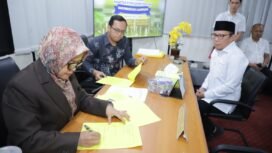 Dr. Budiyono saat mendaftar Bacarek. Foto Unila