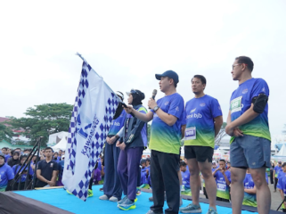 Sekdaprov Marindo Kurniawan melepas Krakatau Run 2026. Foto Istimewa 