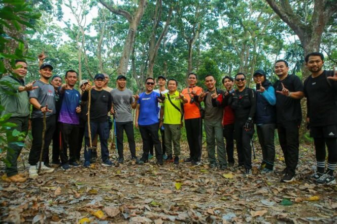 
 Trekking 6 KM di Tahura WAR, Gubernur Mirza dan Sekdaprov Marindo Ungkap Destinasi Ekowisata Andalan Dekat Kota