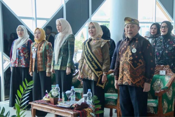 
 Bunda Literasi Lampung Didampingi Ny. Agnesia Marindo Hadiri Pembukaan Pameran Kayu Ara 
