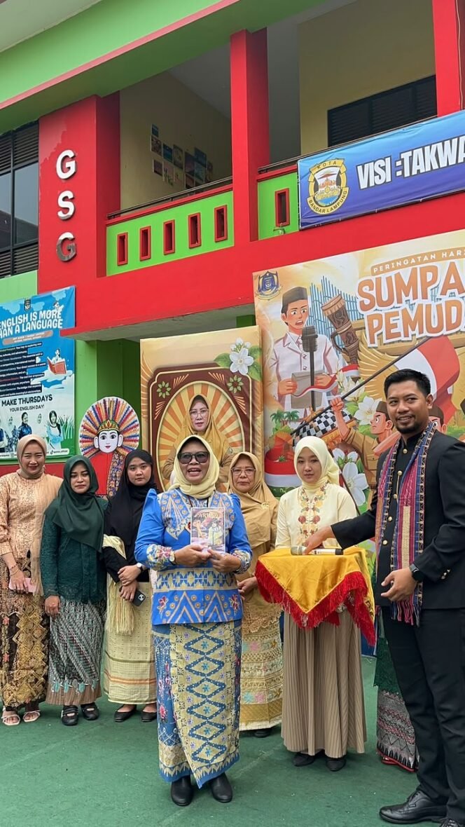 
 Peringati Sumpah Pemuda, SMPN 1 Bandar Lampung Luncurkan Antologi Cerpen ARUNA II